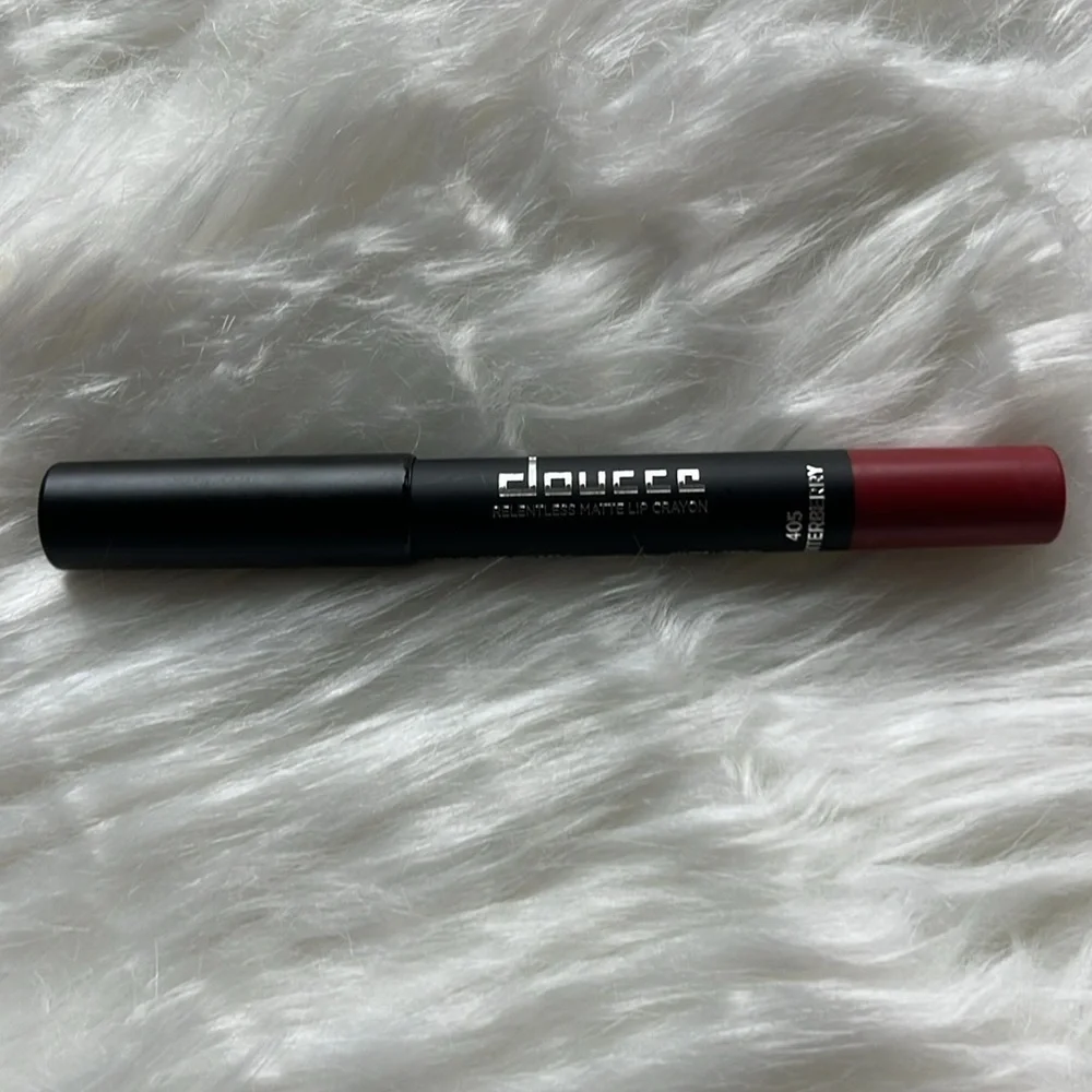 🆕 Doucce Relentless Matte Lip Crayon Winterberry 405